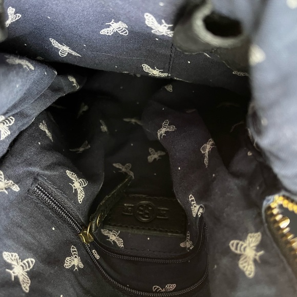 Fat Face Black Leather Bag  2 in 1 Rucksack/Cross Body Backpack - Picture 5 of 8